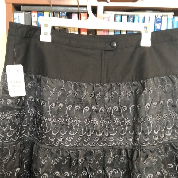 NWT H&M Black Eyelet/ Peasant Skirt Sz 14 - Picture 5 of 9